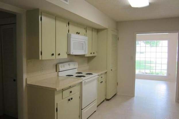 Building Photo - 833 Timber Dr