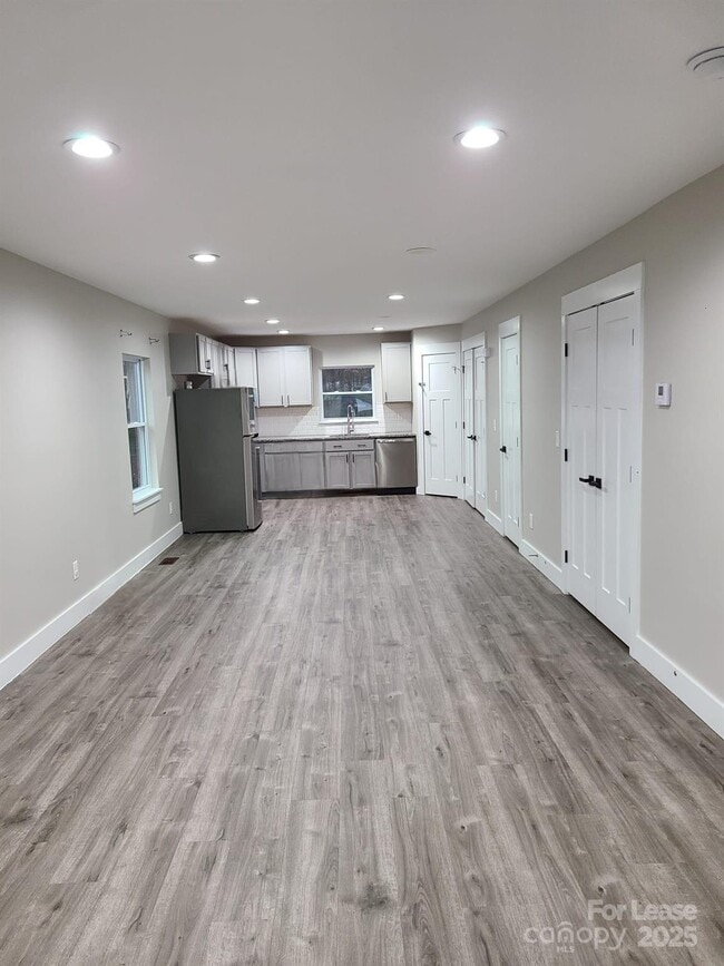 Building Photo - 125 Eastview Dr