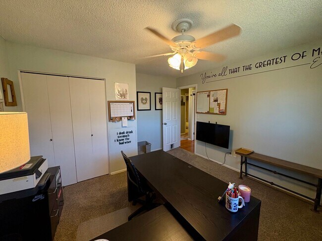 Building Photo - Stunning Morrison 3 bed/2 bath Corner Lot