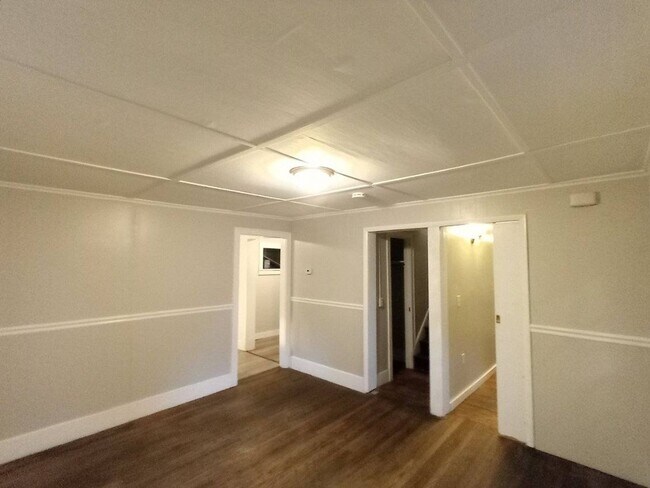 Building Photo - 209 3rd St