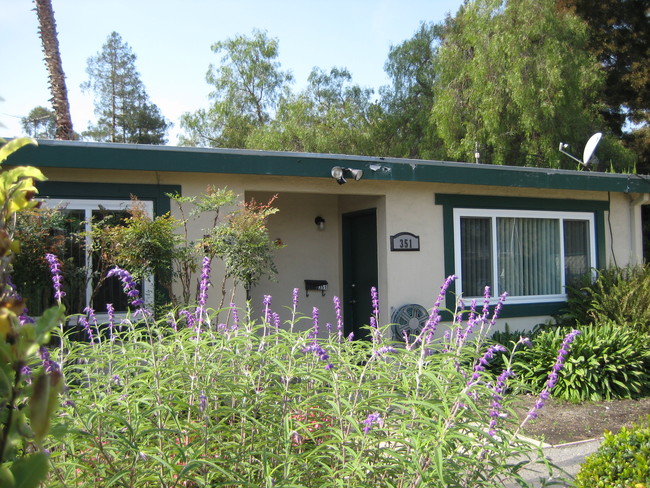 Primary Photo - Chestnut Avenue Apartments