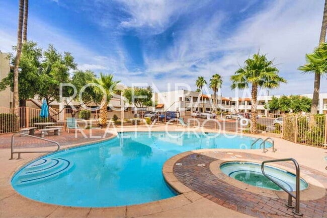 Building Photo - 455 W Kelso St