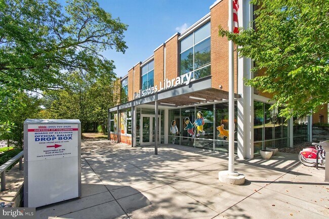 Building Photo - 4929 MacArthur Blvd NW