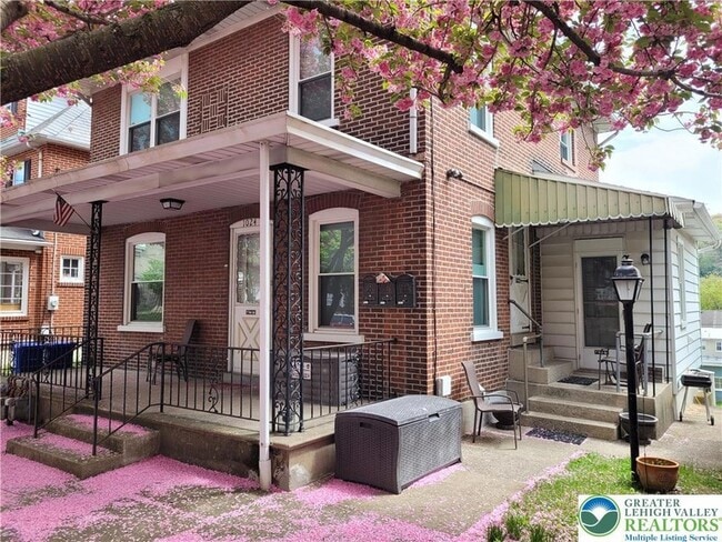 Building Photo - 1024 Delaware Ave