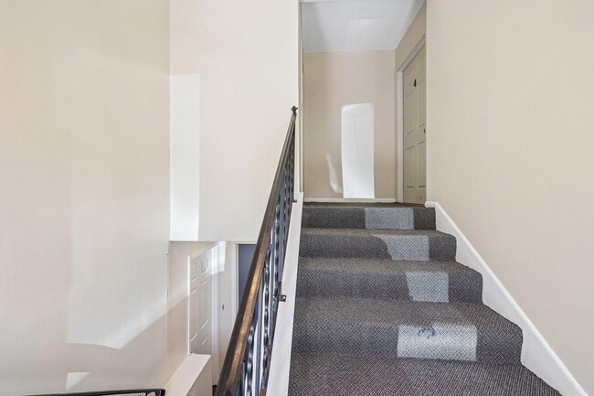 Building Photo - 17256 Kenyon St NE