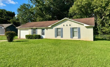 Building Photo - Updated 3 Bed Ranch on Quiet Cul-de Sac!