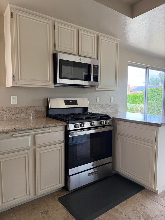 Building Photo - 44299 Capri Ct
