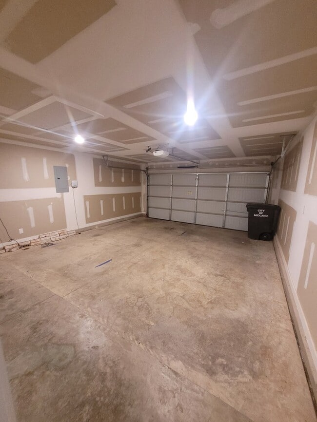 Building Photo - 3 bed 2 bath home in Lone Star Trails subd...
