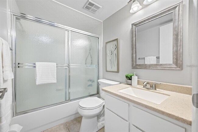 Building Photo - 1100 E Bay Dr