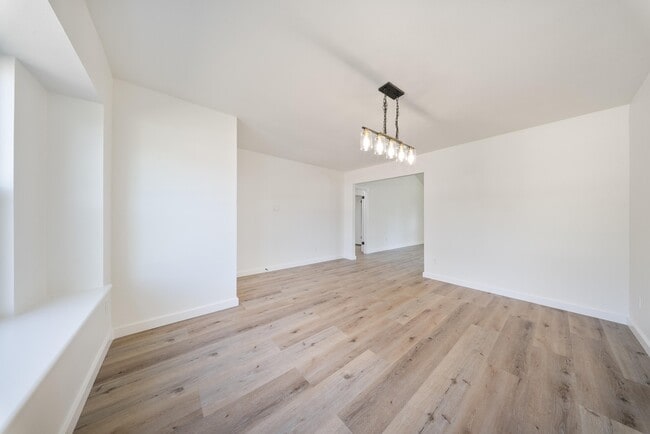 Building Photo - 9115 Tanager St