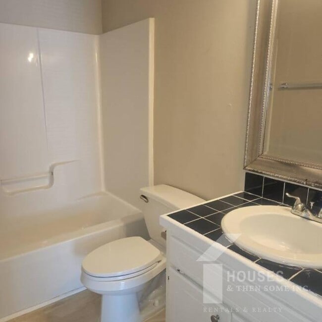 Building Photo - 403 Fairdale Dr