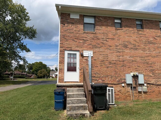 Building Photo - 1746 Morningside Dr