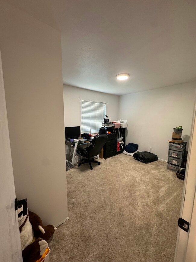 Building Photo - 1242 E Eastridge Cir
