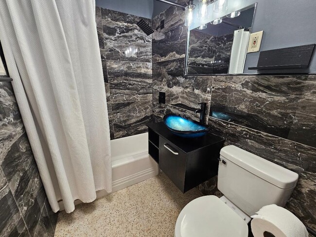 Building Photo - 4710 Spruce Ave