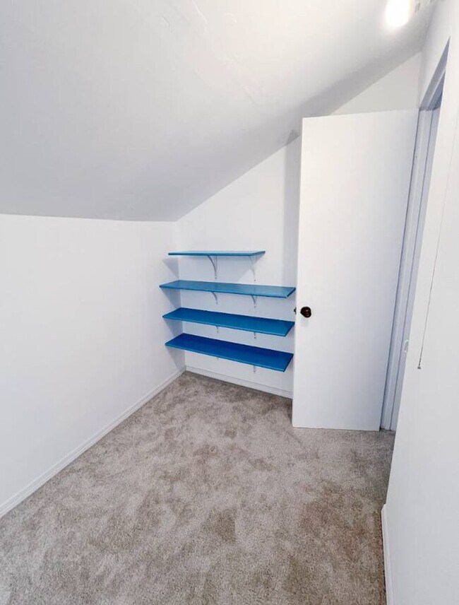 Building Photo - Virginia Hills-3 BR, 2.5 Bath Townhome wit...