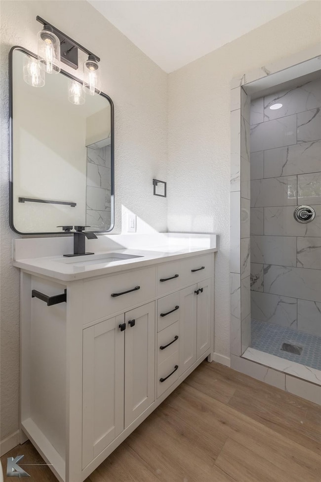 Building Photo - Furnished 3 bedroom 2 bathroom