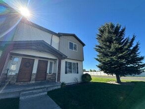 Building Photo - Comfort & Convenience in The Meadows – 3 B...