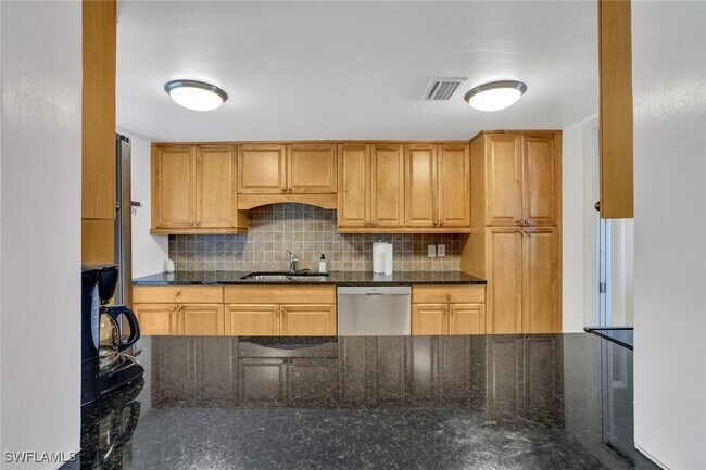 Building Photo - 386 Harbour Dr
