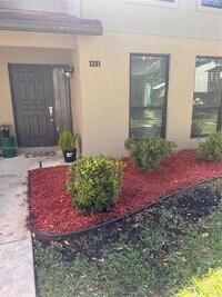 Building Photo - 811 Sandtree Dr