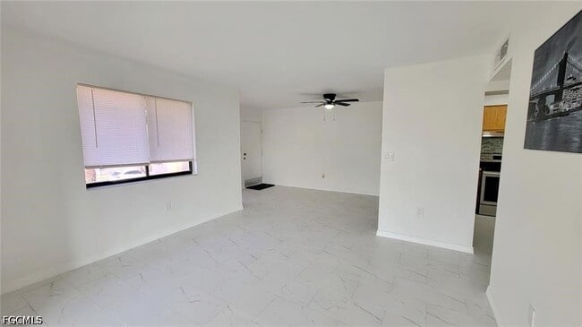 Building Photo - 1064 Villa Dr