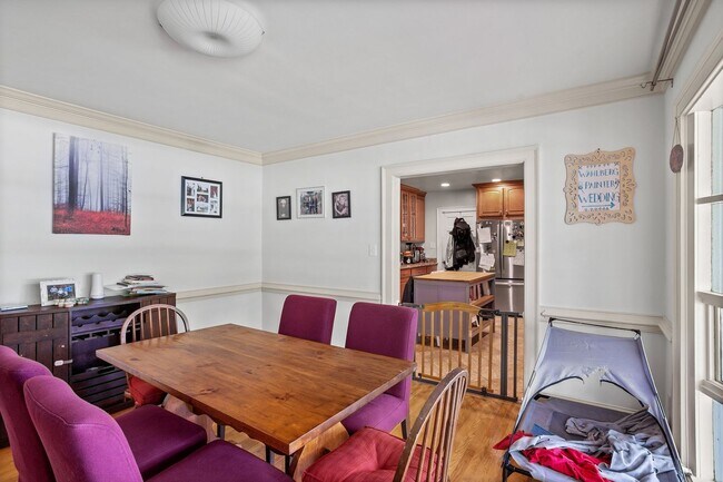 Building Photo - Beautiful brick home on a 1-acre lakefront...