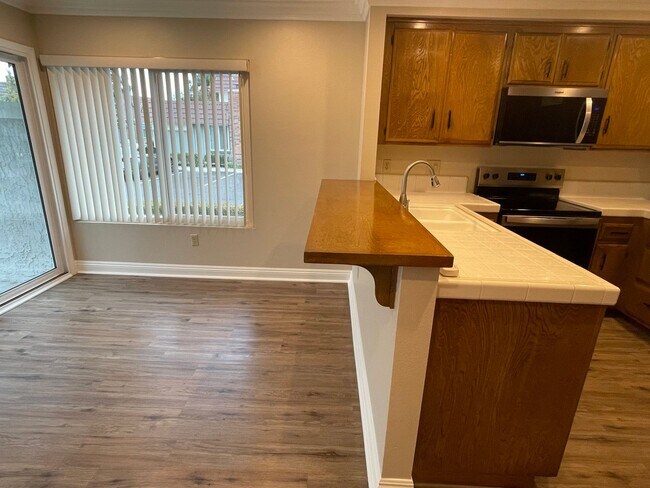 Building Photo - Beautiful Condo in Private Community