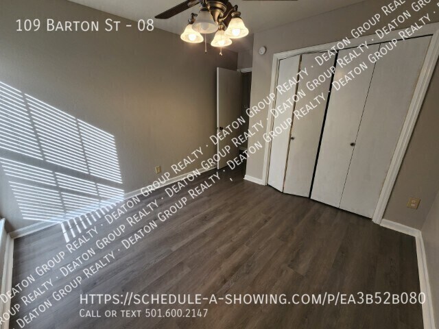 Building Photo - 109 Barton St