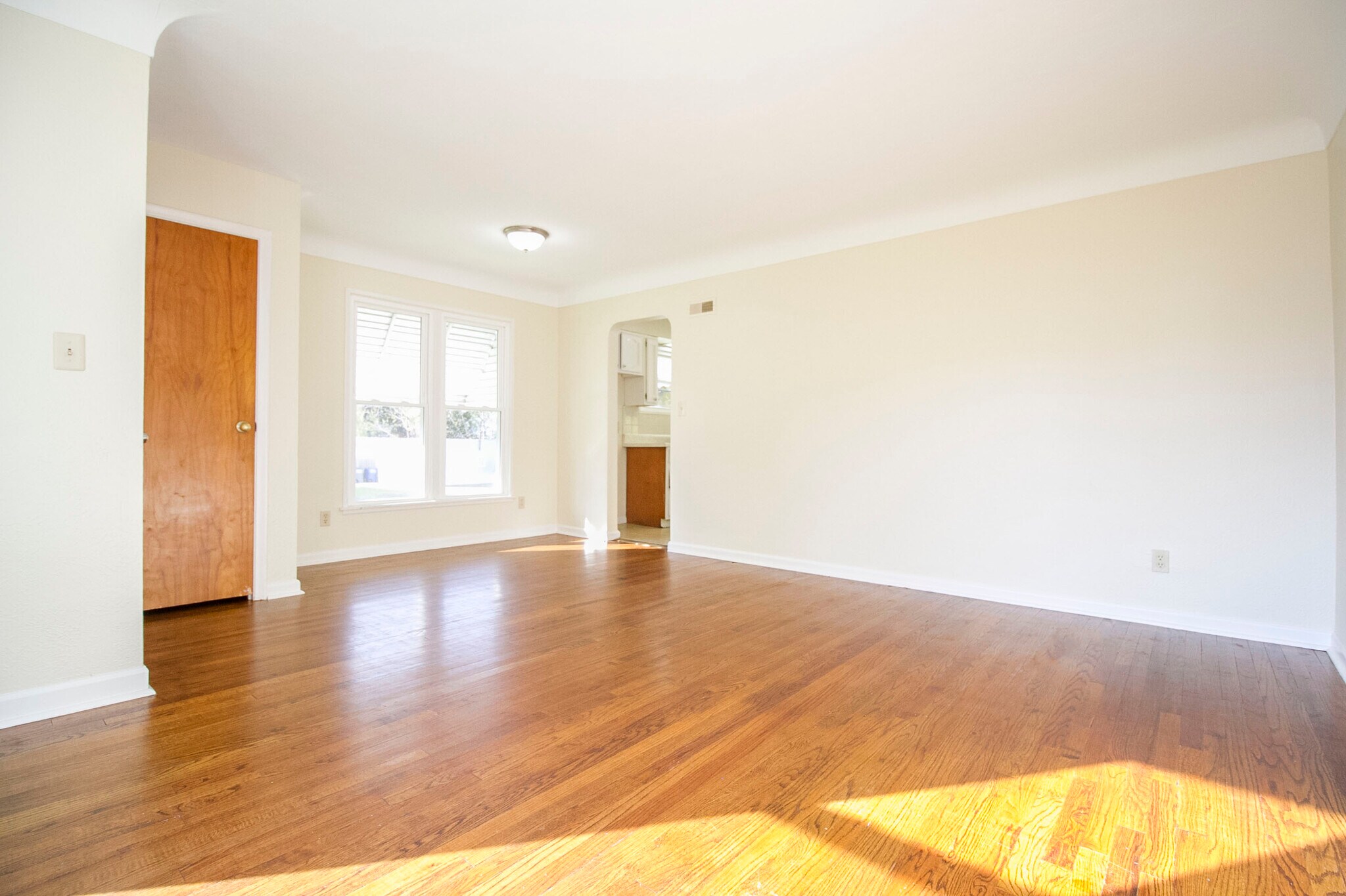 Building Photo - 1758 Talbot St