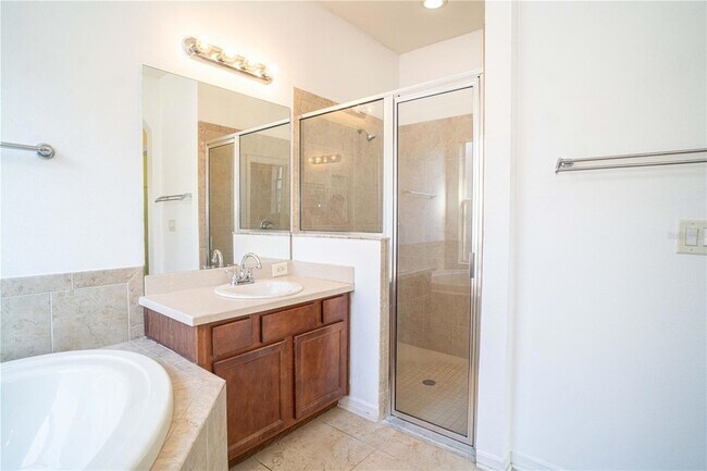 Building Photo - 561 Winthrop Dr