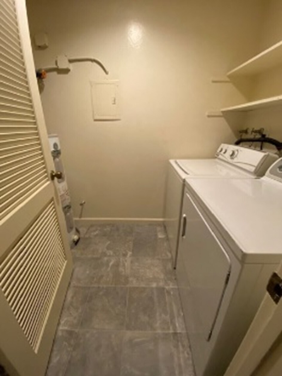 Building Photo - 1475 De Rose Way