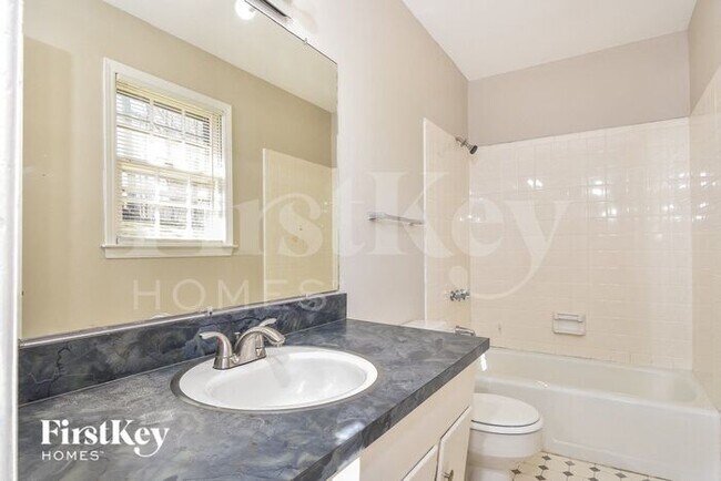 Building Photo - 3411 Londonderry Dr