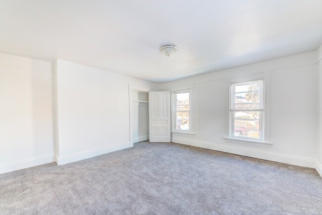 Building Photo - AVAILABLE MAY 2024 - Recently Renovated 2 ...
