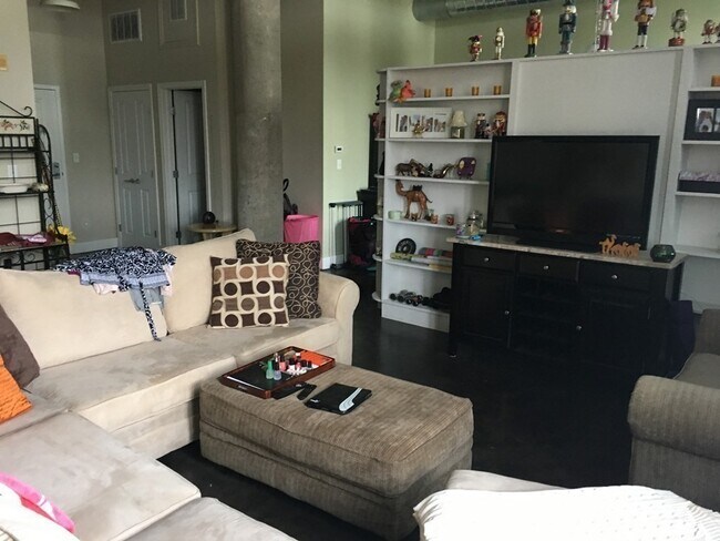 Building Photo - 21 Illinois St