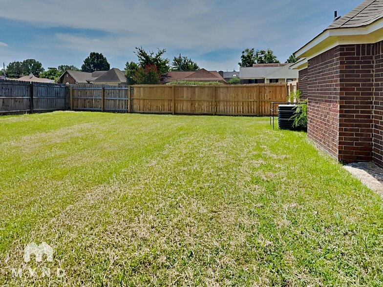 Building Photo - 5266 Rolling Ridge Cove