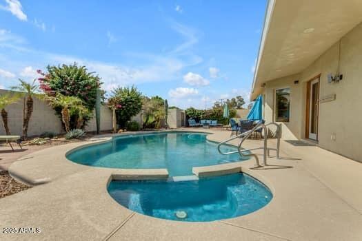 Building Photo - 6821 E Palm Ln