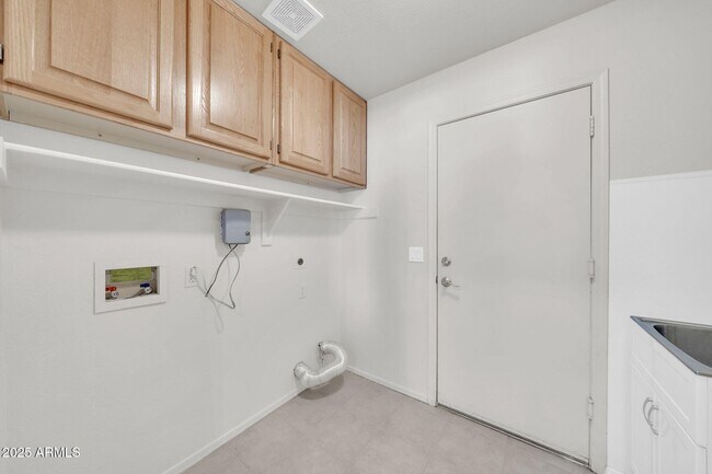 Building Photo - 26234 N 46th St