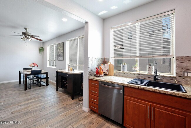 Building Photo - 615 E Portland St