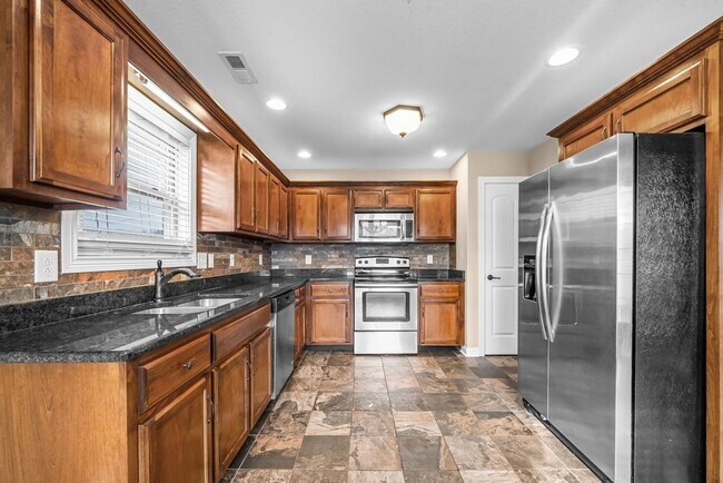 Building Photo - 1725 Autumnwood Blvd