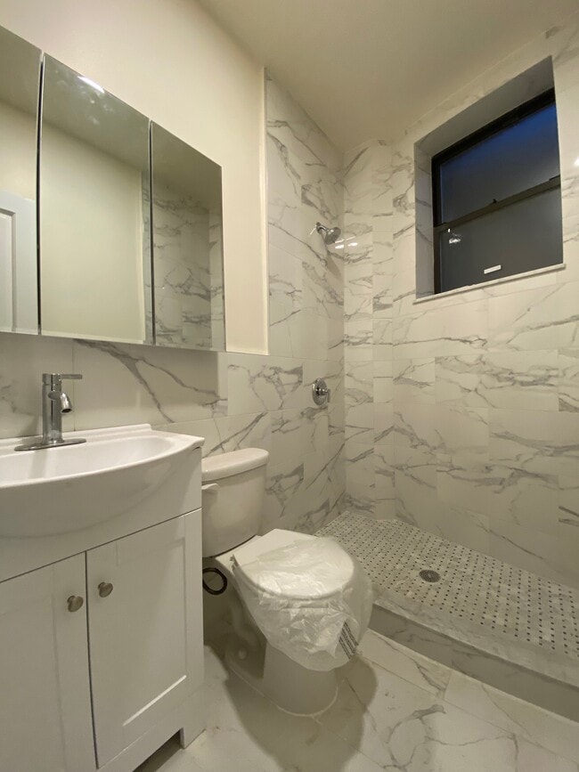 BATHROOM - 134 W 80th St
