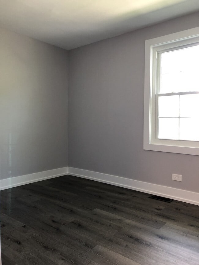 Building Photo - 140 Central Ave