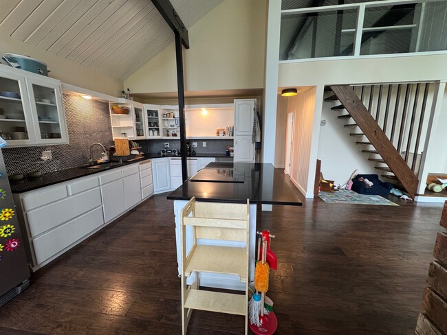 Building Photo - 10215 SW 116th St