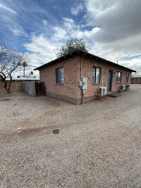 Building Photo - Town Home For Rent