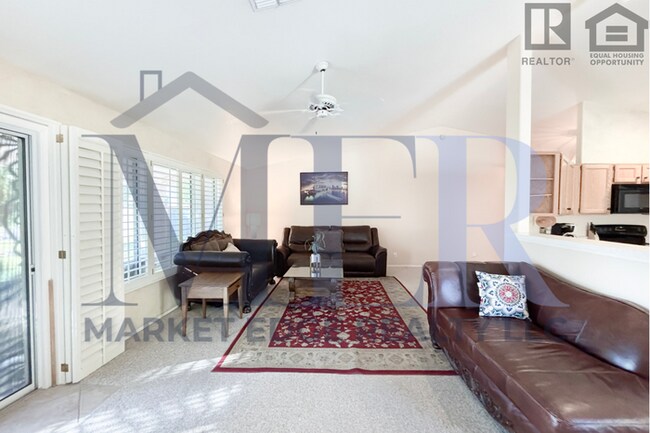Building Photo - 4Bed/2Bath Home In Glendale w/Golf Course ...
