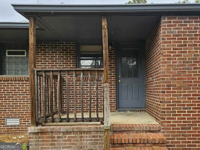 Building Photo - 268 Elks St