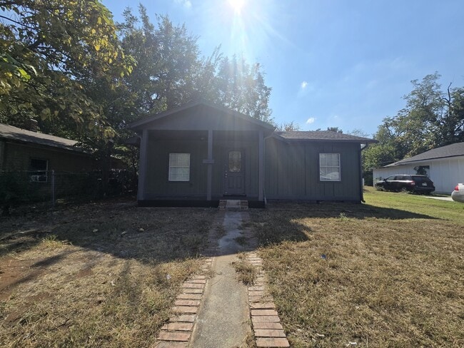 Primary Photo - 3128 NW 33rd St