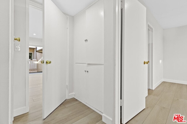 Building Photo - 330 E Dryden St