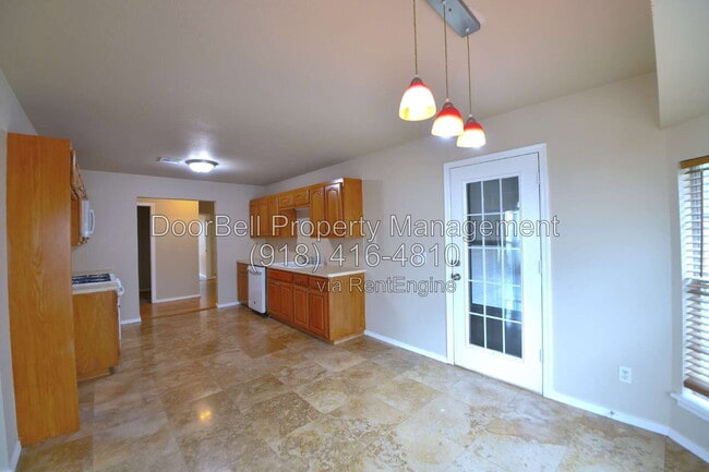 Building Photo - 11621 S Mulberry Ln