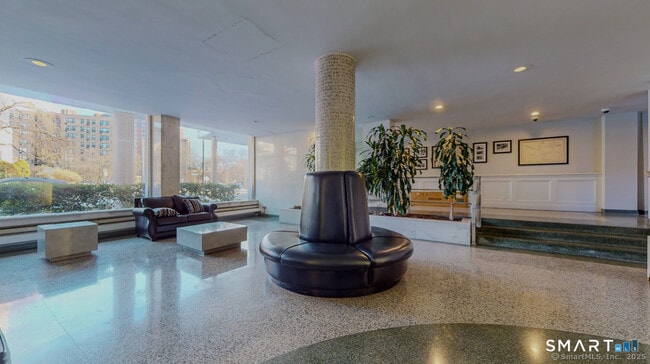 Building Photo - 444 Bedford St