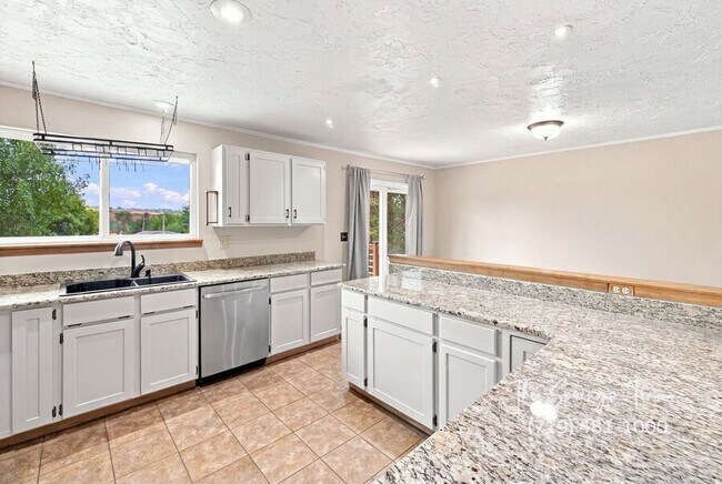 Building Photo - 3060 Maverick Dr
