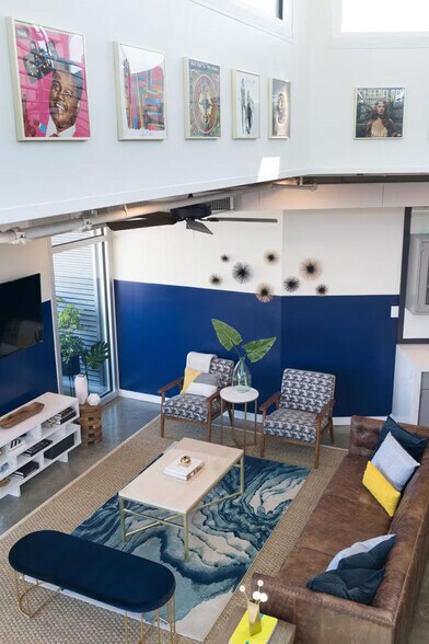 Building Photo - 527 St Joseph St